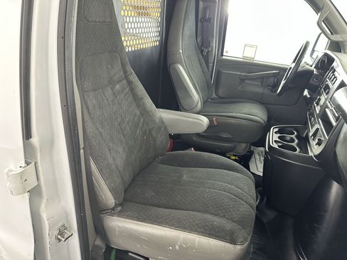 Used 2022 Chevrolet Express 2500 w/ Driver Convenience Package image 28