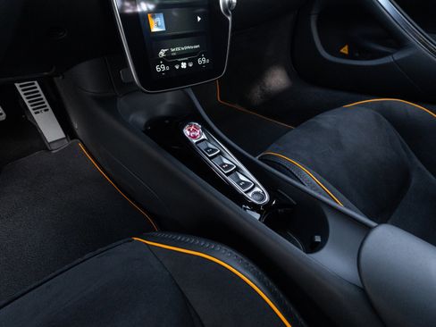 Used 2023 McLaren Artura RWD image 77