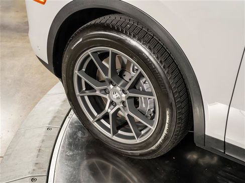 Certified 2026 Porsche Cayenne AWD/4WD image 15