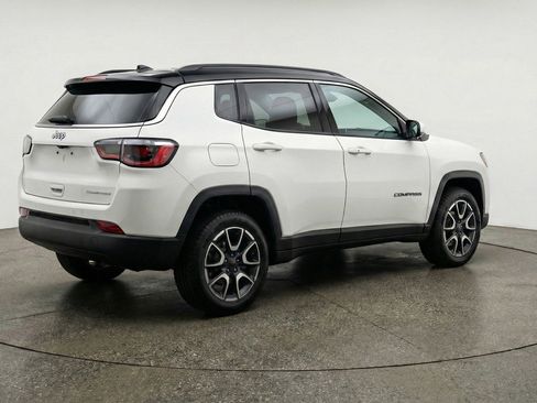 Used 2025 Jeep Compass Trailhawk AWD/4WD image 9