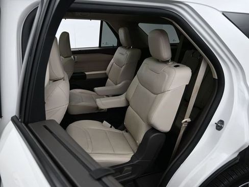 Used 2023 Ford Explorer Platinum w/ Technology Package image 26