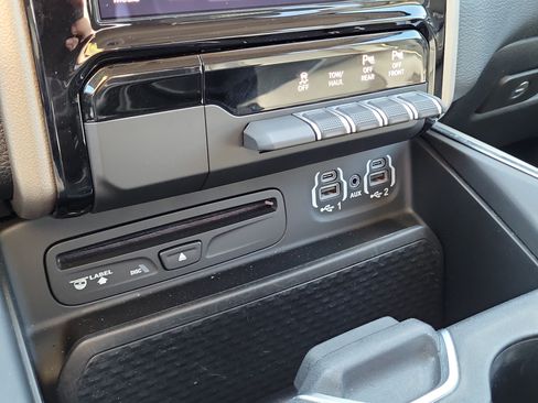 Used 2019 RAM 1500 Laramie AWD/4WD image 33