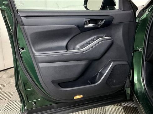 Used 2023 Toyota Highlander XLE image 23