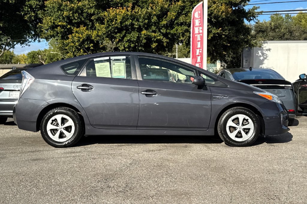 Used 2015 Toyota Prius Two FWD image 2