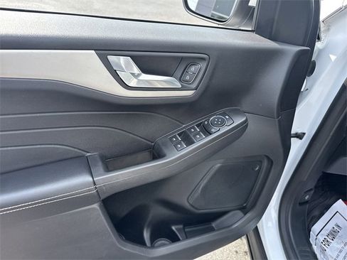 Used 2021 Ford Escape SE image 15