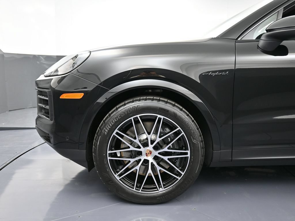 Certified 2026 Porsche Cayenne E-Hybrid Coupe AWD/4WD image 12