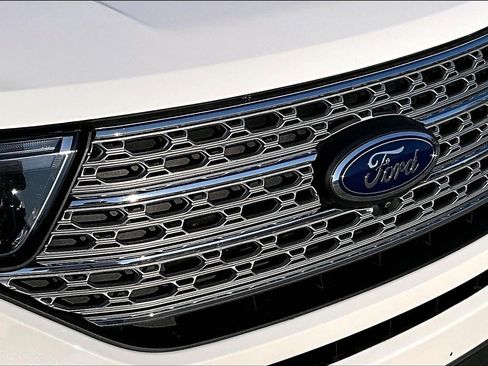 Used 2021 Ford Explorer Limited image 32