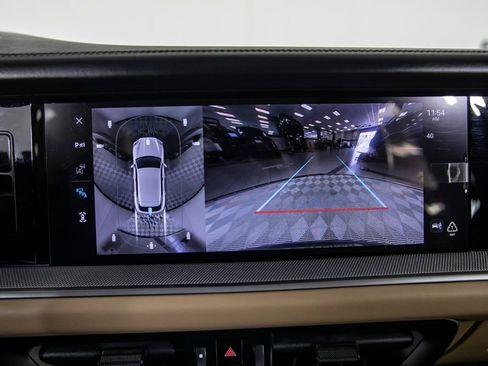 Used 2025 Porsche Cayenne image 34