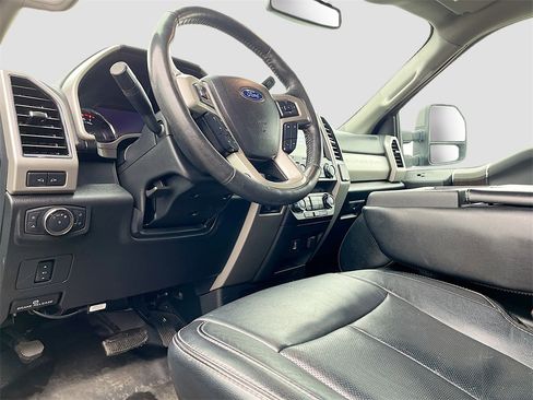 Used 2020 Ford F250 Lariat w/ Lariat Value Package image 9