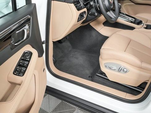 New 2026 Porsche Macan image 8