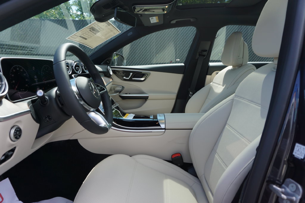Used 2025 Mercedes-Benz C 300 4MATIC Sedan image 24