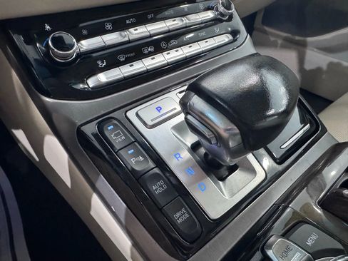 Used 2017 Genesis G90 3.3T Premium image 32