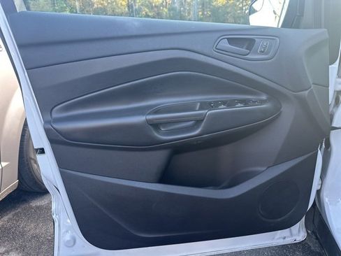 Used 2019 Ford Escape S image 10