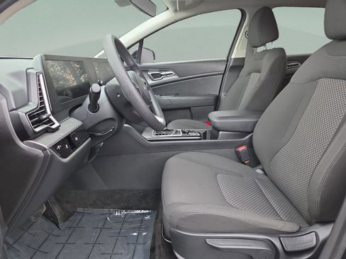 Used 2025 Kia Sportage LX image 24