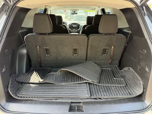 Used 2019 Chevrolet Traverse LT FWD image 17