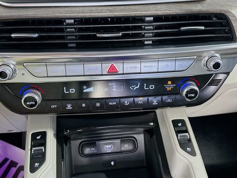 Used 2022 Kia Telluride EX w/ EX Premium Package FWD image 16