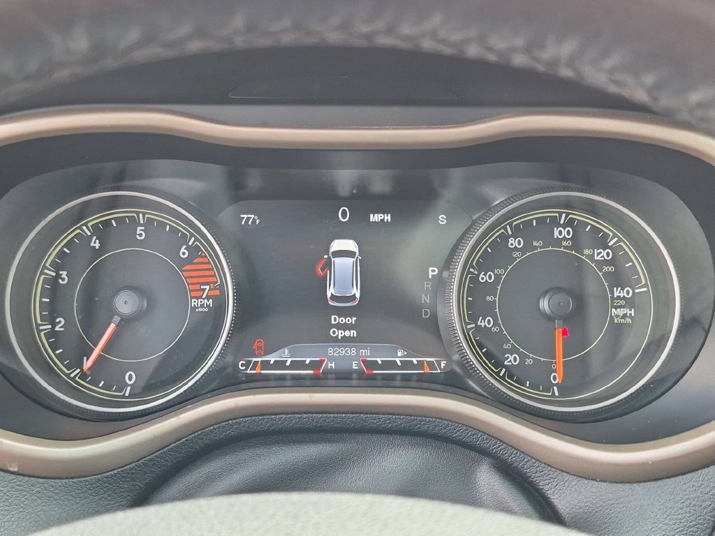Used 2018 Jeep Cherokee Limited AWD/4WD image 17
