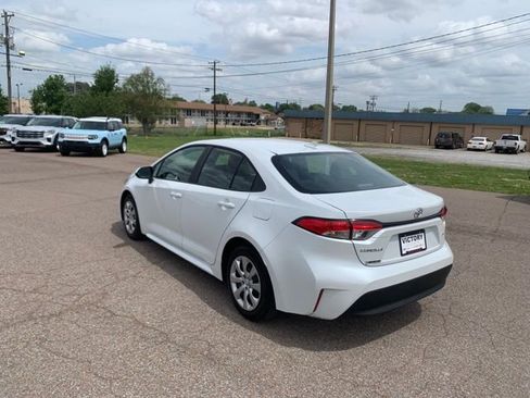 Used 2026 Toyota Corolla LE FWD image 5