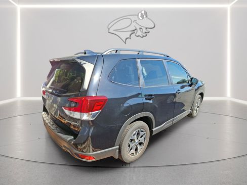 Used 2023 Subaru Forester Premium AWD/4WD image 2