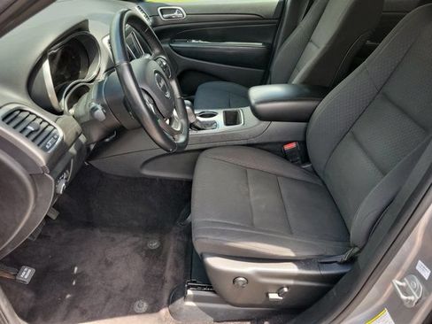 Used 2018 Jeep Grand Cherokee Laredo RWD image 11