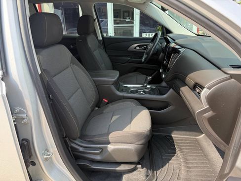 Used 2020 Chevrolet Traverse LT FWD image 18