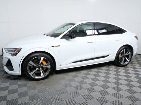 Certified 2022 Audi e-tron S Premium Plus w/ 21" Black Optic Package image 23