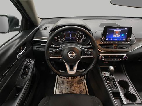 Certified 2025 Nissan Altima 2.5 SV FWD image 12
