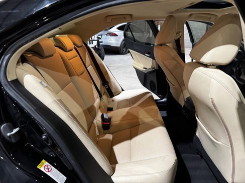 Used 2016 Lexus IS 200t w/ Navigation System Package image 22