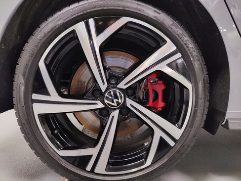 Used 2026 Volkswagen GTI SE FWD image 23