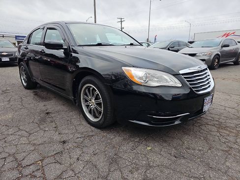 Used 2012 Chrysler 200 Touring FWD image 5