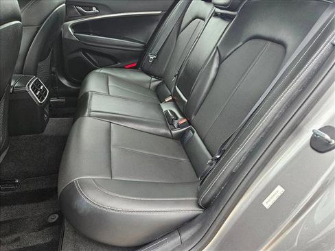 Used 2025 Genesis G70 2.5T image 18