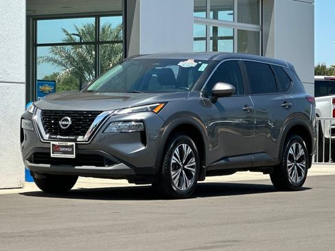 Used 2023 Nissan Rogue SV FWD image 8