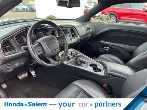 Used 2022 Dodge Challenger SXT w/ Plus Package image 2