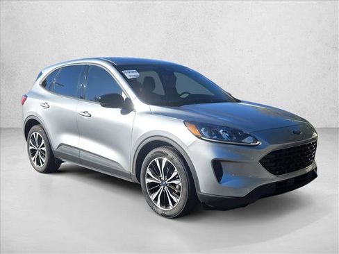 Used 2021 Ford Escape SE w/ SE Sport Appearance Package image 3