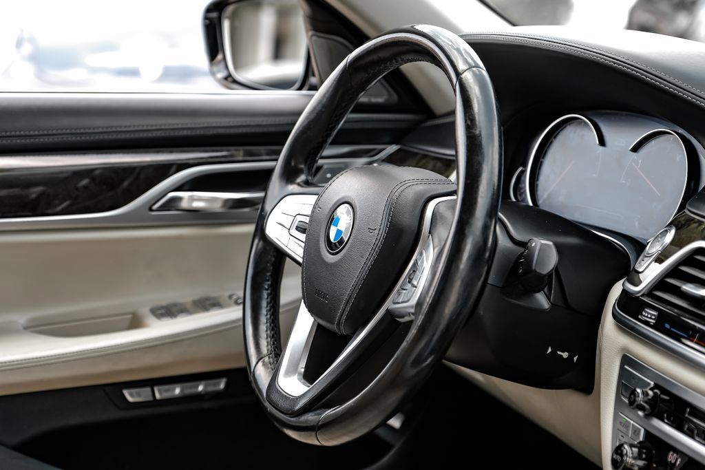 Used 2018 BMW 740i RWD image 11
