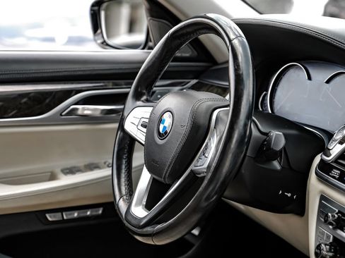 Used 2018 BMW 740i RWD image 11