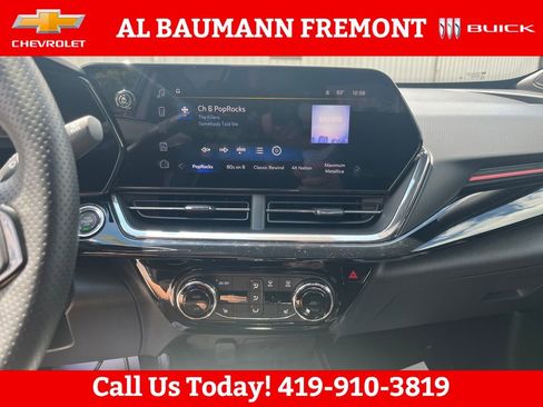 Used 2025 Chevrolet Trax RS w/ Driver Confidence Package FWD image 18