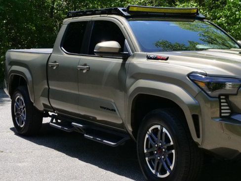 Used 2025 Toyota Tacoma TRD Sport w/ TRD Sport Premium Package image 34