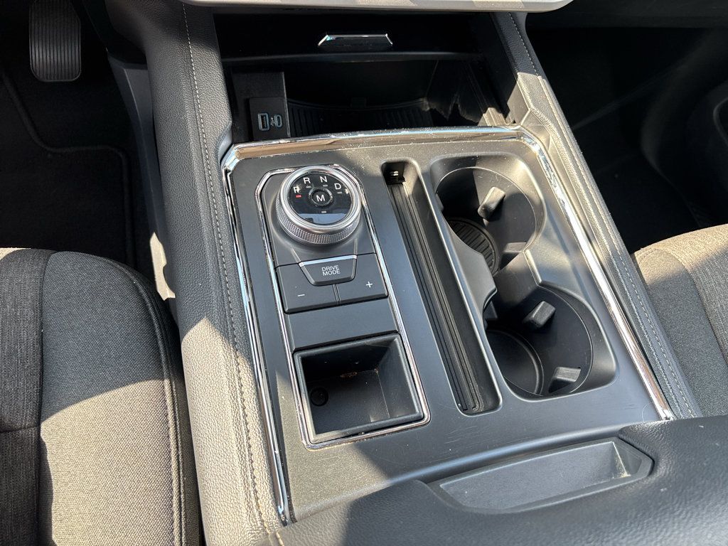 Used 2024 Ford Expedition XLT RWD image 17