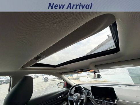 Used 2024 Nissan Altima 2.5 SV w/ SV Premium Package FWD image 4