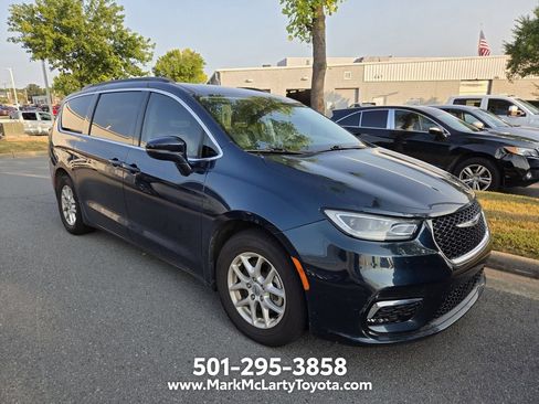 Used 2022 Chrysler Pacifica Touring-L FWD image 2