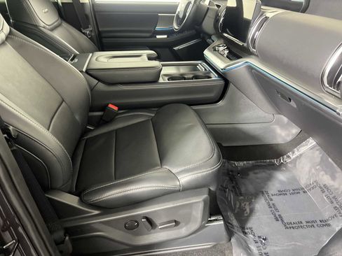 Used 2025 Ford Expedition Max Platinum w/ Driver's Package image 13