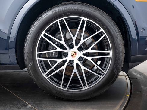 Certified 2026 Porsche Cayenne AWD/4WD image 11
