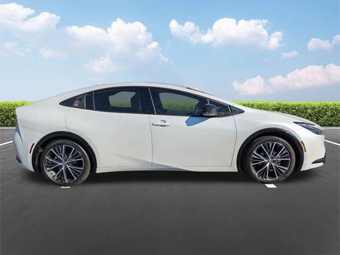 Certified 2023 Toyota Prius XLE image 3