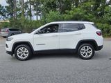Used 2025 Jeep Compass Latitude image 4