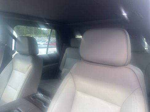 Used 2023 GMC Yukon SLT w/ SLT Premium Package RWD image 7