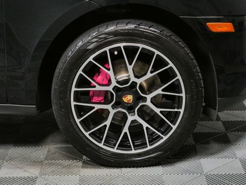 Used 2018 Porsche Macan AWD/4WD image 1