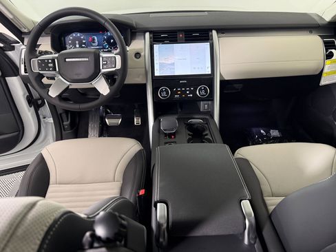 New 2026 Land Rover Discovery Limited Edition image 13