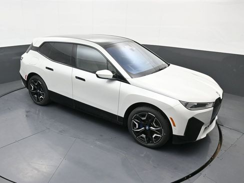 New 2025 BMW iX xDrive50 image 31