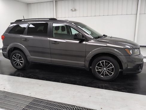 Used 2018 Dodge Journey SXT w/ Blacktop Package FWD image 11